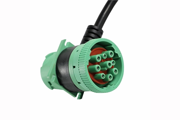 Plugging J1939 9-pin male connector into the vehicle's diagnostic port